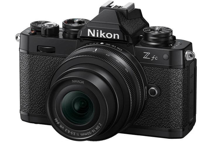 Schwarze spiegellose Nikon Z fc APS-C-Kamera