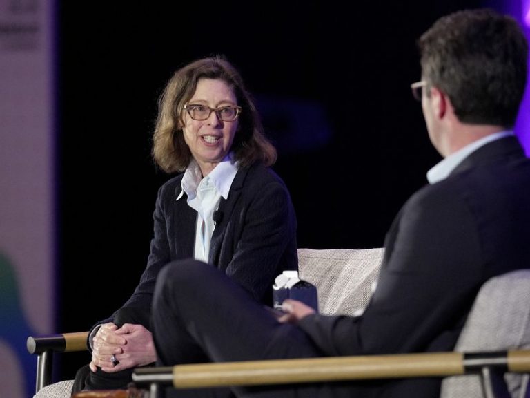Abby Johnson von Fidelity bekräftigt Krypto-Engagement im Bärenmarkt