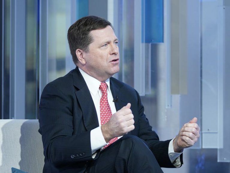 Der ehemalige SEC-Vorsitzende Jay Clayton spricht über die sich schnell entwickelnde Krypto-Regulierungslandschaft