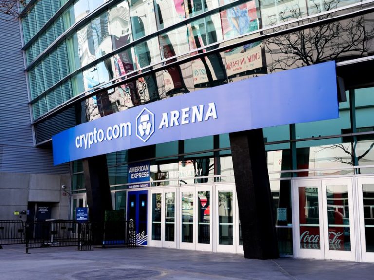 Crypto.com und FTX setzen vor dem Crypto-Crash auf Stadion-Namensrechte.  Was passiert, wenn sie es sich nicht leisten können, zu zahlen?