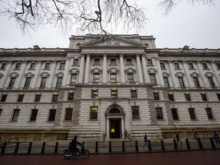 Britische Krypto-Investoren sollten ihre Bestände begrenzen, sagt die Finanzaufsichtsbehörde