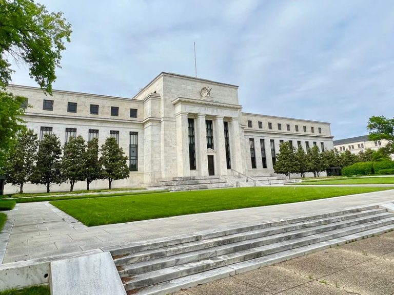 Protokolle der US-Notenbank zeigen weitere bevorstehende Zinserhöhungen, Besorgnis über Stablecoin-Risiken