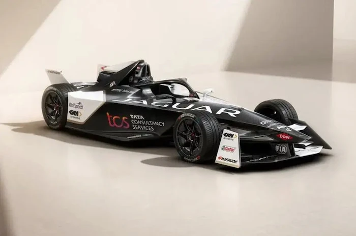 Jaguar TCS Racing stellt den Rennwagen Jaguar I-TYPE 6 EV vor